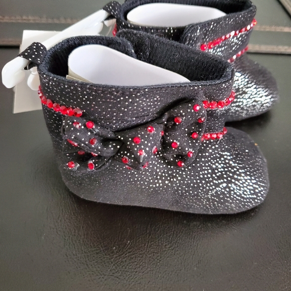 Infant booties - Picture 2 of 4